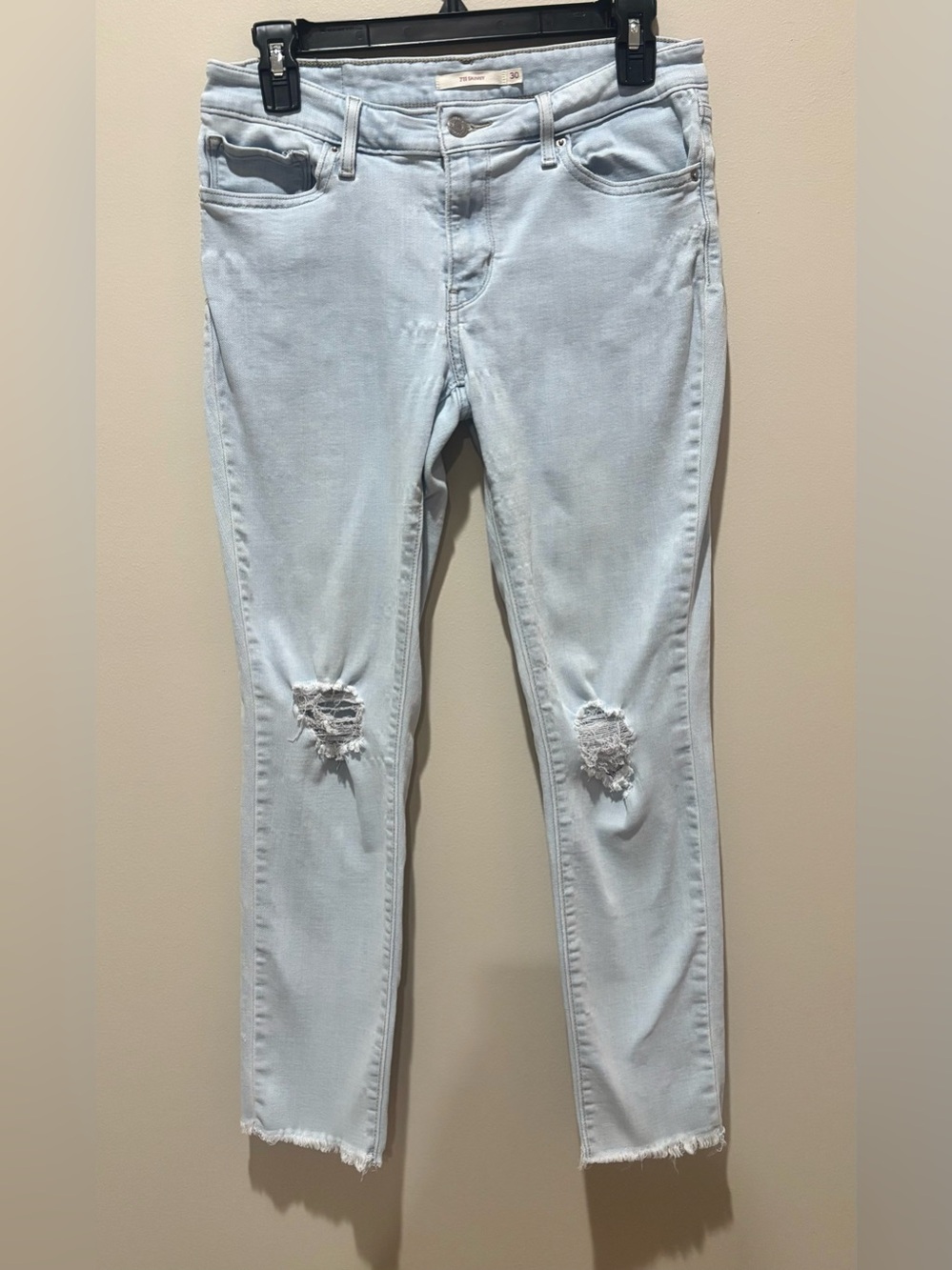 Levi’s 711 Skinny Jeans Women’s 30 Light Wash Distressed Raw Hem Stretch Denim
